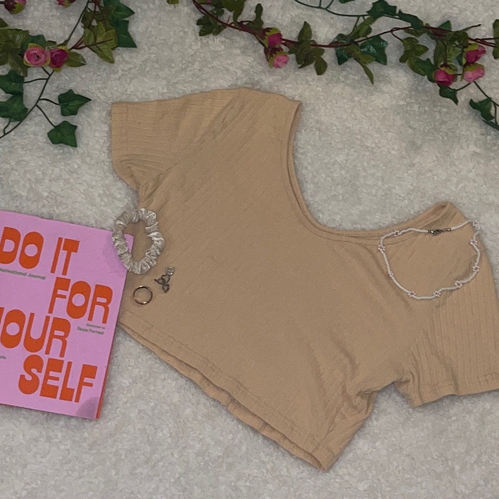 Adorable pastel orange soft, stretchy cropped baby tee🍊🧡🍑